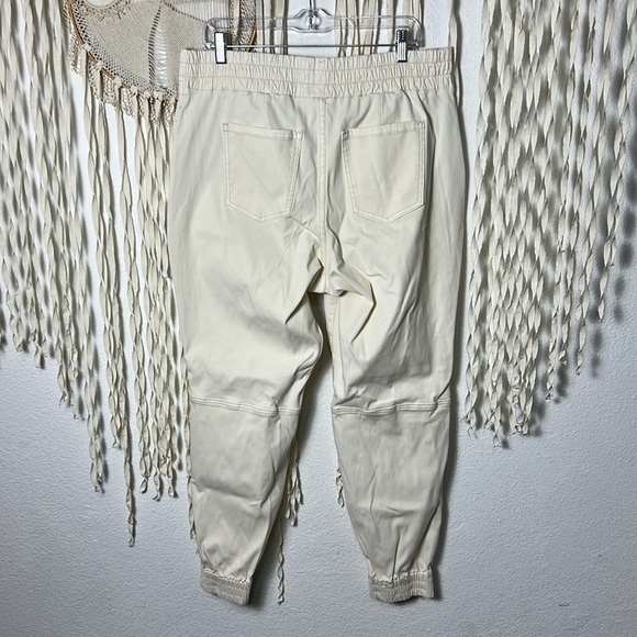 SPANX Stretch Twill Cargo Jogger with Ankle Zip in Parchm Cream Size 1X - Picture 5 of 16